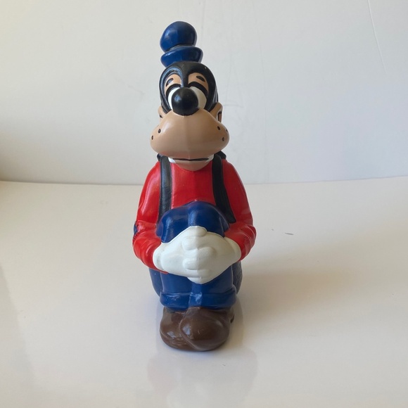 Walt Disney Productions Sitting Goofy Ceramic Statue 9.5" 1970s Vintage - Picture 9 of 9